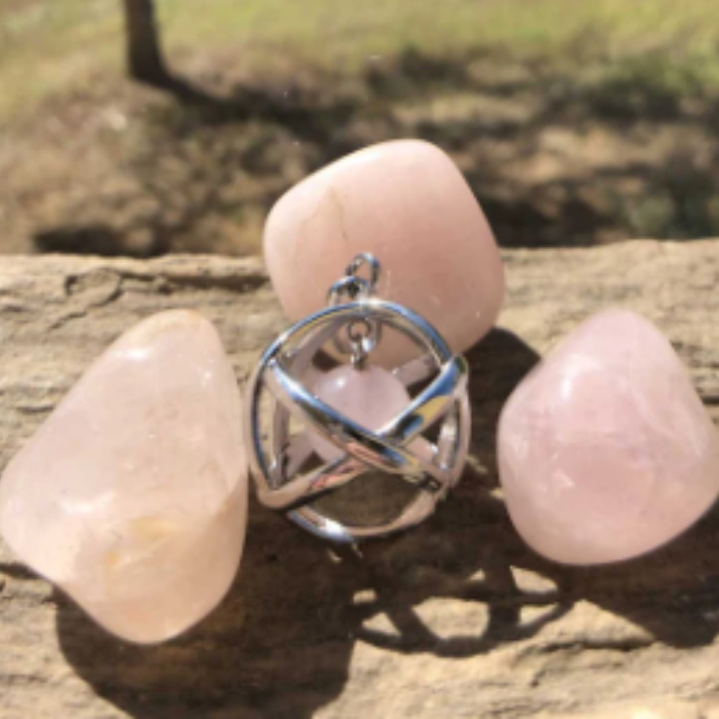 Collana con Ciondolo Genesa e pietra di Quarzo Rosa