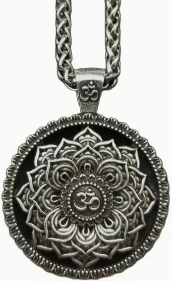 Collana ciondolo, con il simbolo del OM simbolo di pace e armonia.