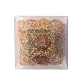 Piramide Orgonite con pietra del Sole con simbolo del Sole 7,5 x 7,5 x 5,5 cm