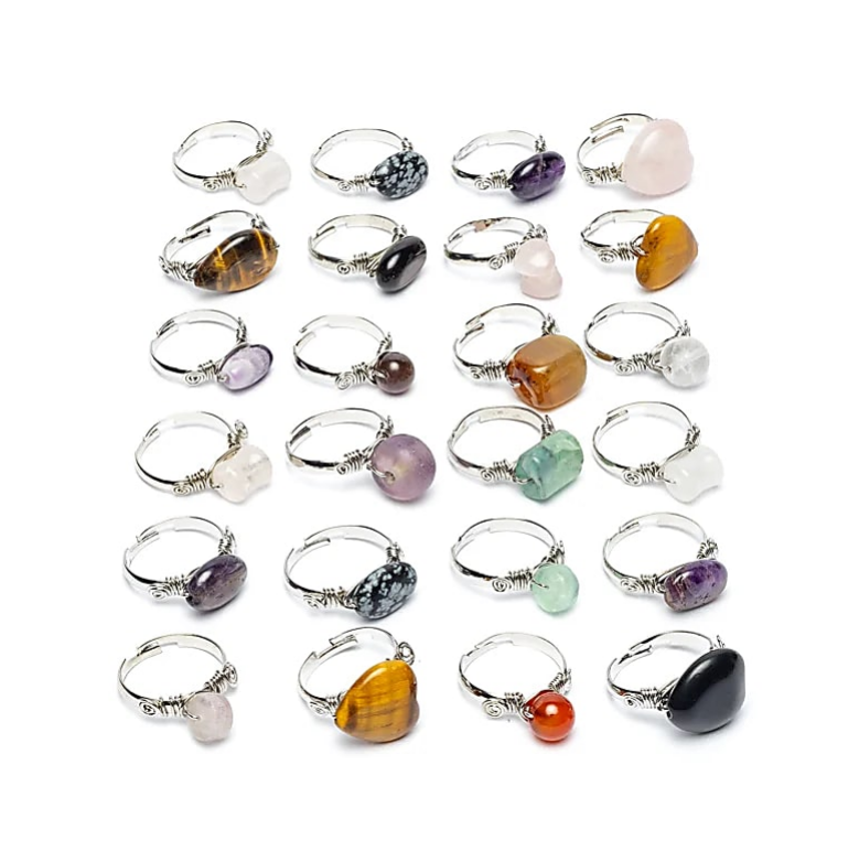 Anelli in pietra in assortimento con pietre naturali