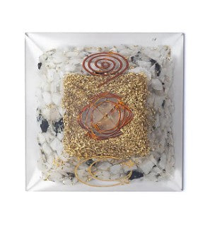 Piramide Orgonite con pietra di Luna con simbolo della Luna 7,5 x 7,5 x 6 cm