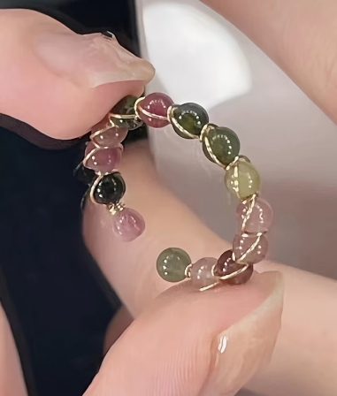 Anello regolabile in pietra naturale Giada.